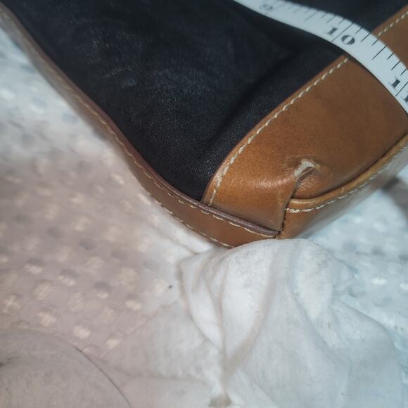 SAG HARBOR GUC FAUX LEATHER CROSSBODY BAG - Picture 6 of 12